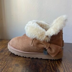 UGG Ankle Booties with Bow, Chestnut Suede, Women’s Size 8